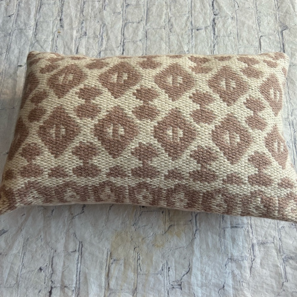MAGNOLIA HOME BY JOANNA GAINES MAUVE BEIGE WOOL BLEND LOMBAR THROW PILLOW